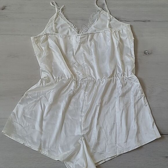 Lulus Be My Love White Satin Lace Romper‎ size L Nwt - Picture 9 of 9